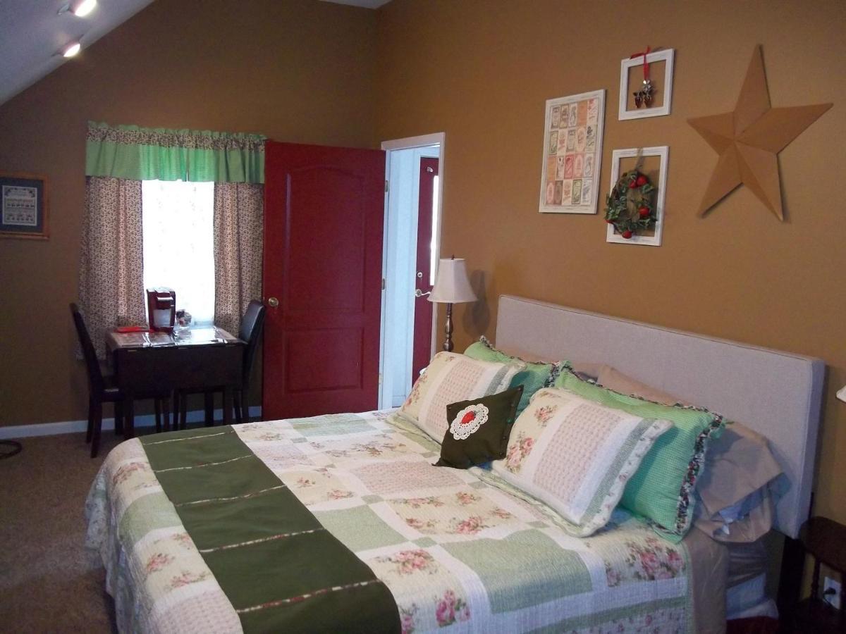 Tin Brook Bed & Breakfast Walden Room photo