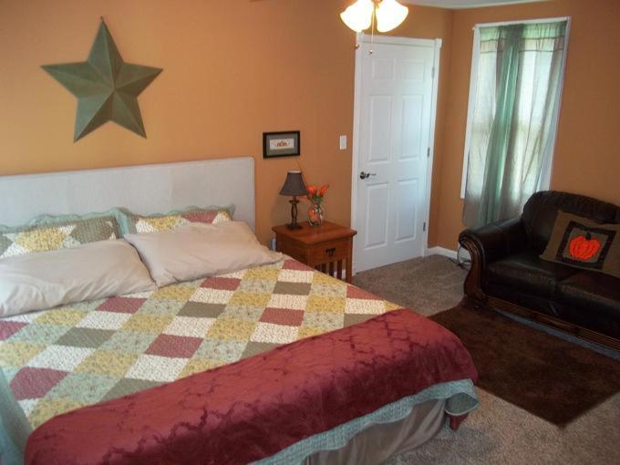 Tin Brook Bed & Breakfast Walden Room photo